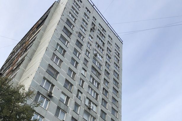 В 4-м микрорайоне Зеленограда приводят в порядок фасады восьми домов