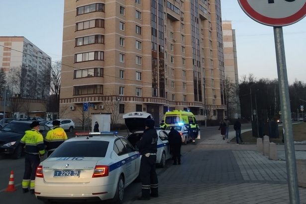 Пожилой пешеход попал под машину на улице Николая Злобина