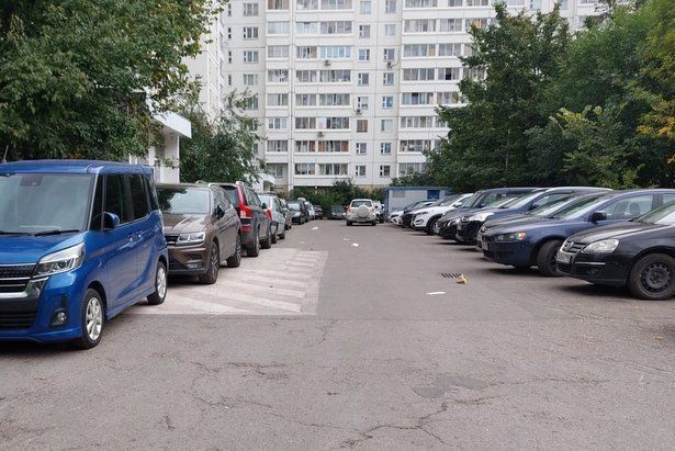 Зеленоградцев просят не парковать свои машины на выделенных площадках для пожарной техники