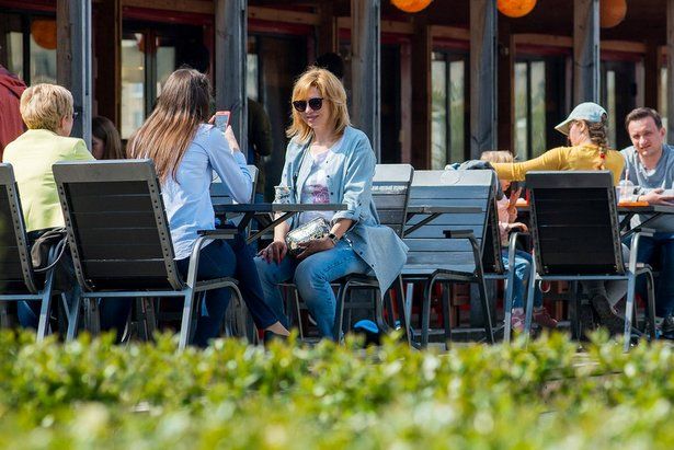 Более 100 кафе и ресторанов подали заявки на создание у себя безковидных зон