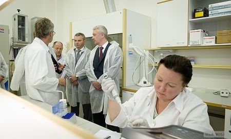 Мэр Москвы открыл производство лекарств в технопарке "Строгино"