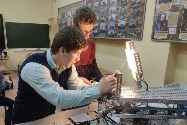 Школьники разрабатывают комплекс радиационной разведки на зеленоградском заводе