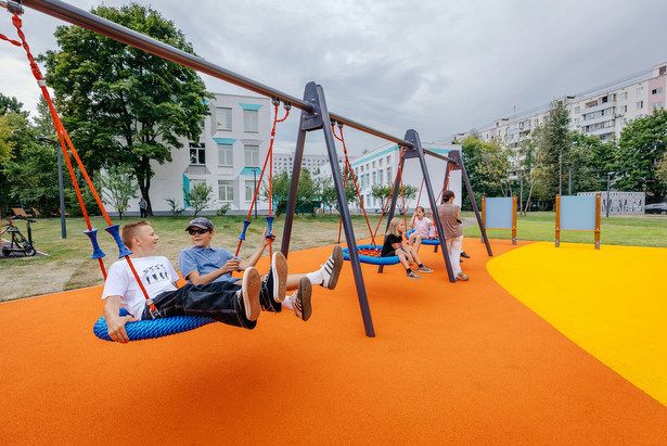 Собянин: В Москве в этом году благоустроено 167 школьных территорий