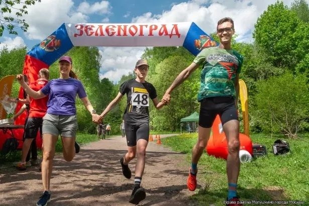 В Зеленограде состоялись семейные соревнования по спортивному ориентированию «Моя семья — моя команда! Компас»