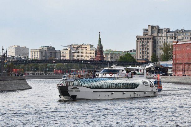 Речные прогулки по Москве-реке можно совершить более чем по десяти маршрутам