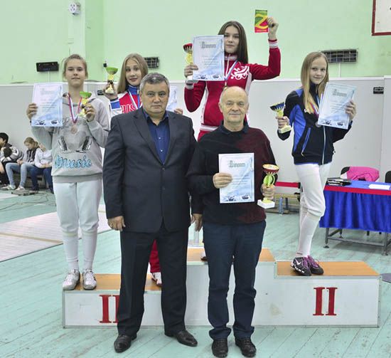 Ученицы школы №1353 заняли три призовых места на Всероссийском турнире по фехтованию