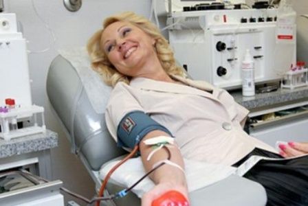 Cоциологи выяснили, что Денежное вознаграждение - самый весомый стимул для россиян к сдаче крови