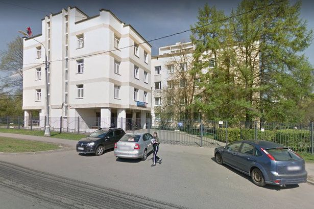 Ворота поликлиники на улице Летчика Полагушина в Матушкино оградят столбиками