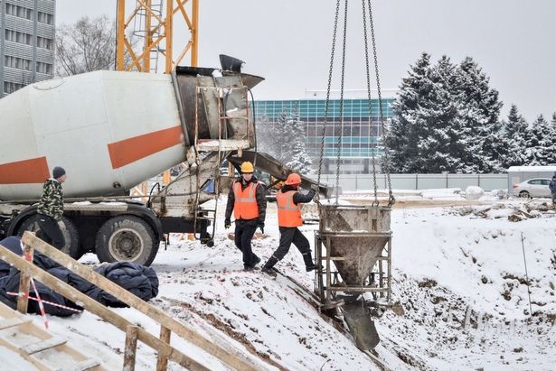 Строители приступили к заливке фундамента нового корпуса НПП «Доза» в районе Матушкино