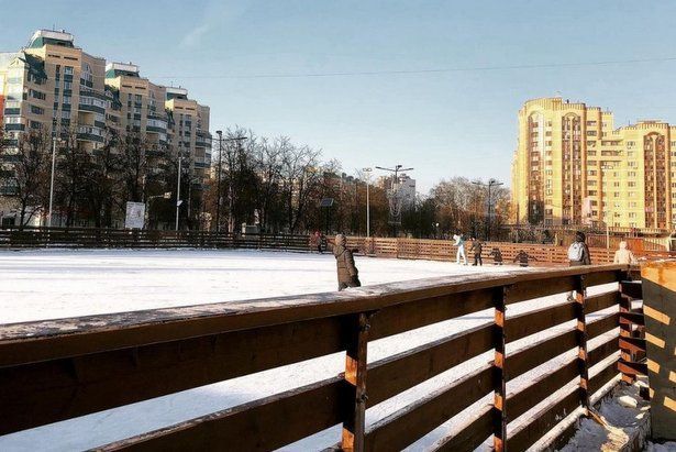 Любителей зимних развлечений ждет праздник на катке в районе Матушкино