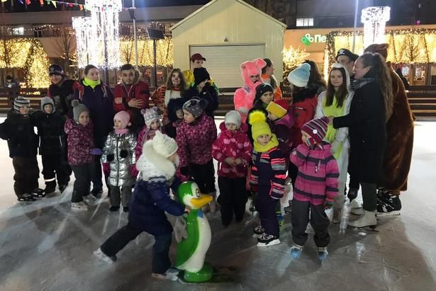 В Матушкино организовали для жителей развлекательную программу на льду