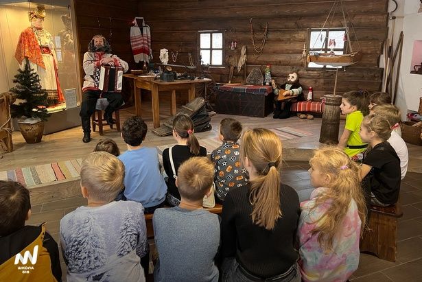 Четвероклассники школы N 618 узнали о создании клинской елочной игрушки