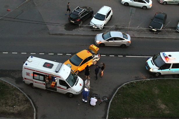 На улице Летчика Полагушина в Матушкино сбили велосипедиста