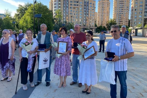 На ретро-вечеринке в Матушкино чествовали ветеранов семейной жизни