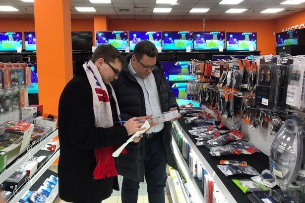 Молодогвардейцы Зеленограда проверили ценники на приставки для цифрового ТВ
