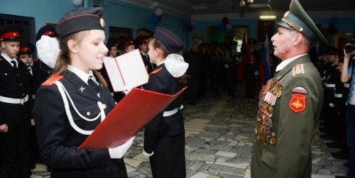 Школьников района Матушкино посвятили в кадеты