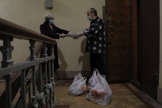 Собянин возобновил меры поддержки для соблюдающих домашний режим москвичей
