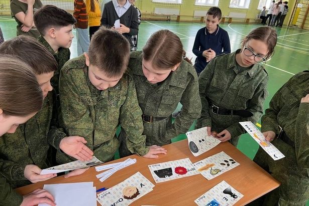 Молодежь Матушкино организовала квест-игру в школе № 842 по правилам дорожного движения