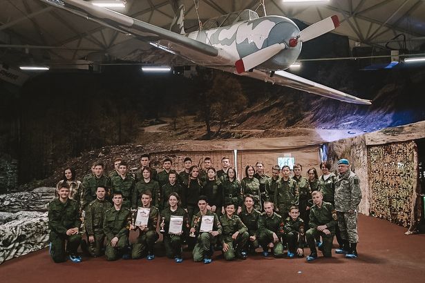 Школьники из Матушкино приняли участие в военно-спортивной игре в парке "Патриот"