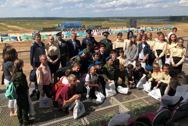 Зеленоградские десантники организовали для школьников увлекательную поездку