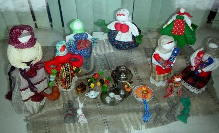 Детская библиотека в Матушкино  приглашает на выставку кукол-оберегов