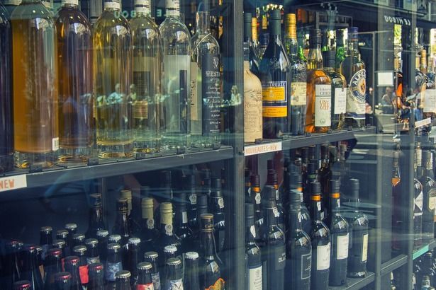 В магазине района Матушкино выявлен факт продажи алкоголя подростку