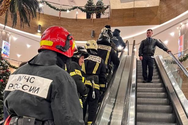 Пожарные провели тактические занятия в торговом центре Зеленограда