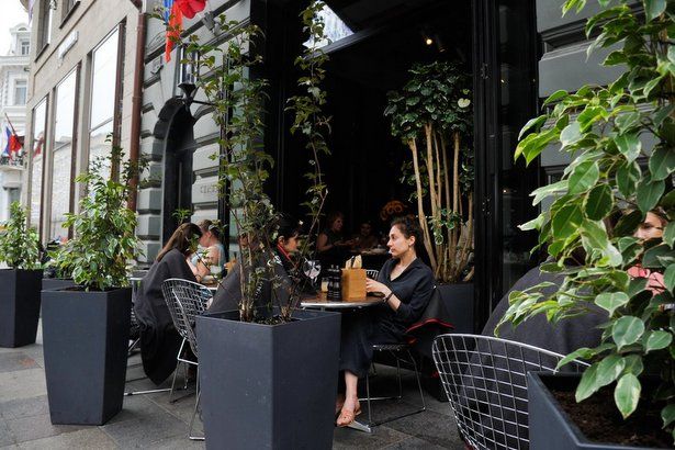 Более 80 процентов летних кафе столицы возобновили работу после снятия ограничений