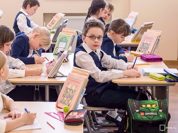 Более 83 тыс дошкольников зачислены в первые классы московских школ