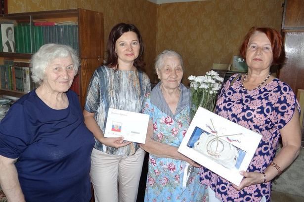 Старейшая жительница района Матушкино приняла поздравления с юбилеем