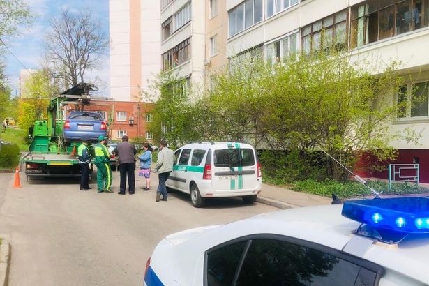Зеленоградские судебные приставы арестовали автомобиль должника