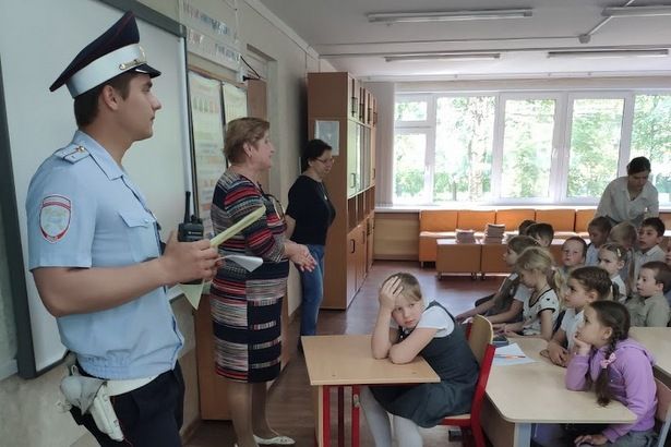 Инспекторы ГИБДД провели встречу с первоклассниками района Матушкино