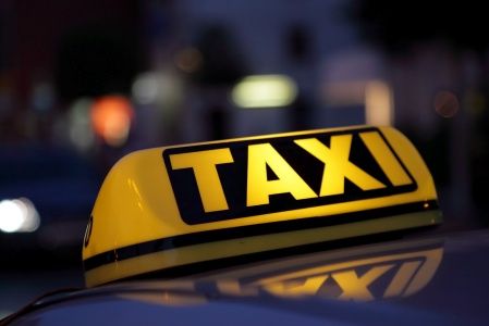 По проведенному опросу выяснилось, что среди москвичей растет популярность легальных такси