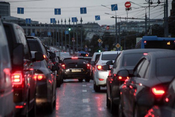 Депутат МГД Бускин: Количество вредных выбросов от транспорта в столице сократилось более чем на 60%