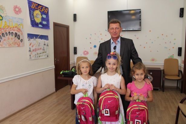 Первоклассникам Матушкино вручили подарки к школе