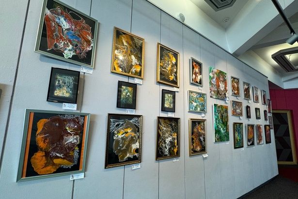 В КЦ «Зеленоград» на чудесной выставке представлены картины «Новые миры», «Предчувствие», «Велес»