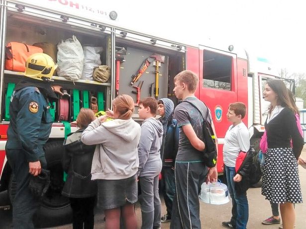Сотрудники пожарно-спасательной части в Матушкино предостерегли детей от опасностей отдыха на природе