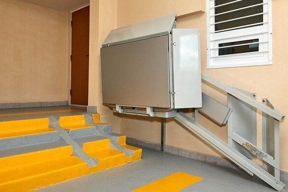 В жилых домах Зеленограда появятся подъемные платформы для инвалидов-колясочников