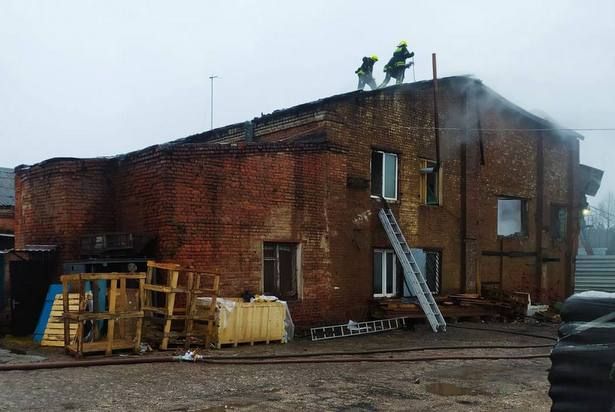 300 квадратных метров складского помещения сгорели на Заводской улице в Зеленограде