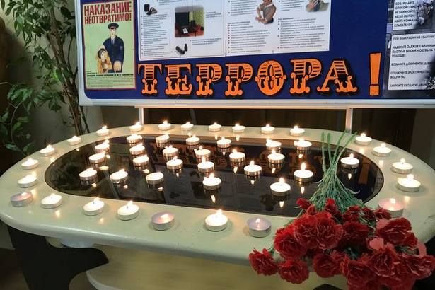 В ТСЦО «Зеленоградский» зажгли свечи в память погибших от рук террористов