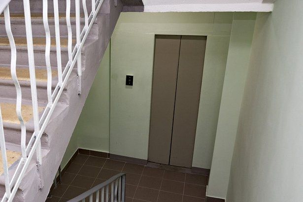 Специалисты наладили работу лифта в жилом доме района Матушкино