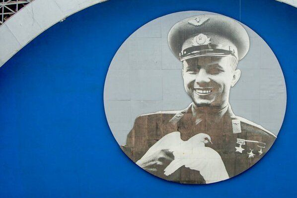 Сергунина: На историческое место на ВДНХ вернули знаменитый портрет Гагарина
