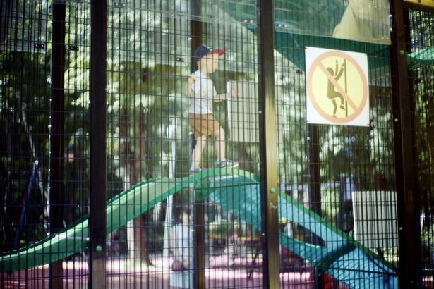 Юных москвичей ждет интересный досуг на детских площадках в городских парках