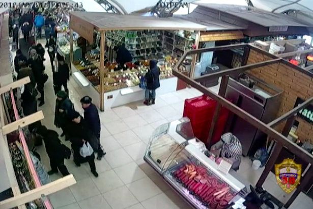 У зеленоградской пенсионерки вытащили кошелек на рынке у станции Крюково