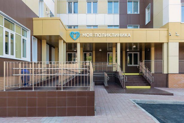 Собянин осмотрел ход строительства новой поликлиники в Щербинке