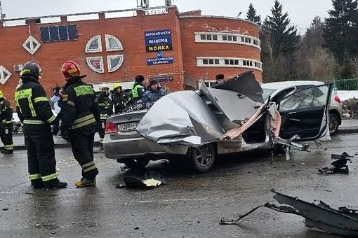 На Панфиловском проспекте в аварии погиб водитель легкового автомобиля