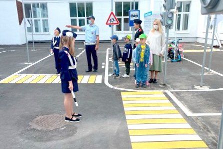 Перед началом летних каникул школьникам района Матушкино напомнили правила ПДД