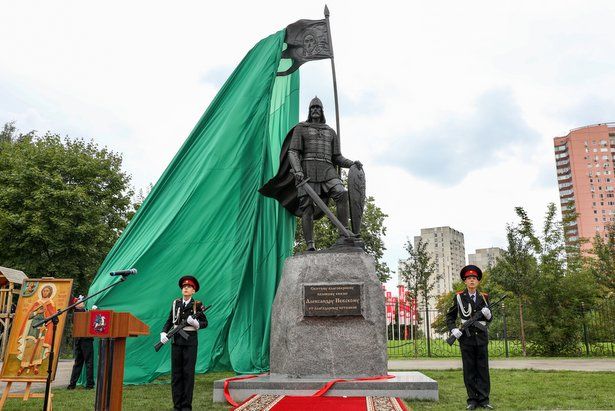 Лавров, Турчак и Попов открыли памятник​ Александру Невскому