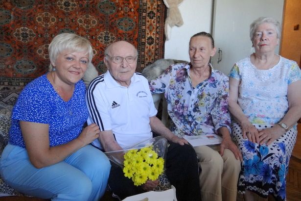 Ветерана войны из Матушкино поздравили с 90-м днем рождения