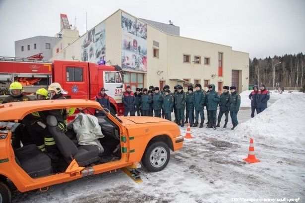 В зеленоградском ПСО № 213 побывали студенты технического пожарно-спасательного колледжа
